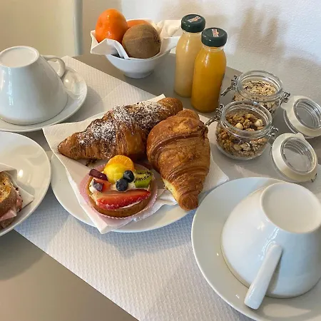 Warmup - Parcheggio Incluso Nella Corte Interna לינה וארוחת בוקר