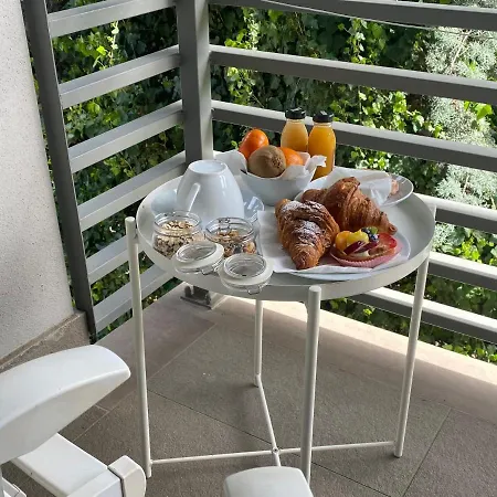 Warmup - Parcheggio Incluso Nella Corte Interna לינה וארוחת בוקר 4*