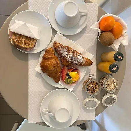 לינה וארוחת בוקר Warmup - Parcheggio Incluso Nella Corte Interna 4*