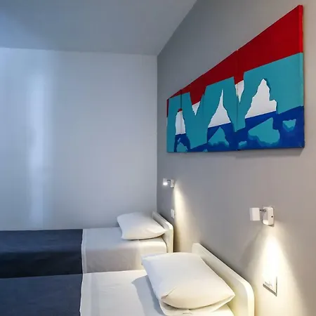 Warmup - Parcheggio Incluso Nella Corte Interna 4* גרוסטו