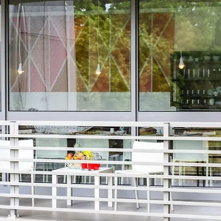 לינה וארוחת בוקר Warmup - Parcheggio Incluso Nella Corte Interna 4*