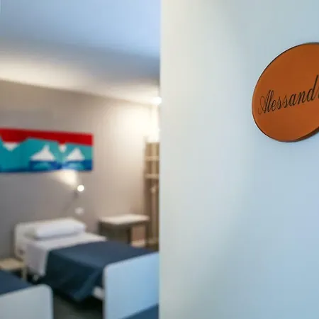 Warmup - Parcheggio Incluso Nella Corte Interna לינה וארוחת בוקר גרוסטו