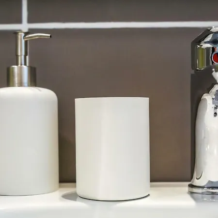 Warmup - Parcheggio Incluso Nella Corte Interna לינה וארוחת בוקר