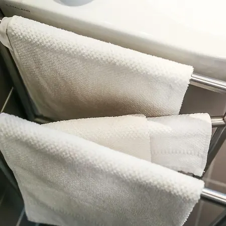 לינה וארוחת בוקר Warmup - Parcheggio Incluso Nella Corte Interna גרוסטו