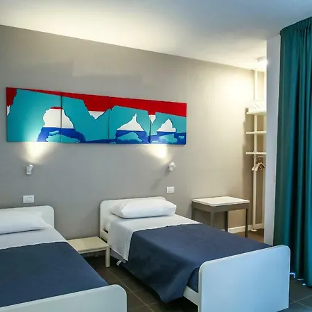 לינה וארוחת בוקר Warmup - Parcheggio Incluso Nella Corte Interna גרוסטו