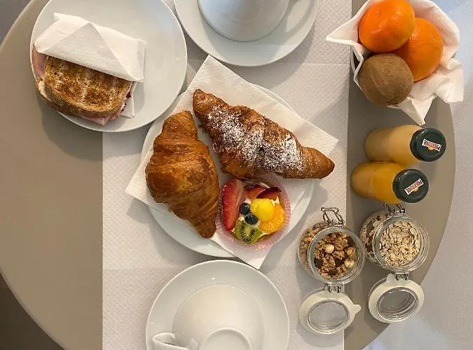 Alojamento de Acomodação e Pequeno-almoço Warmup - Parcheggio Incluso Nella Corte Interna 4*