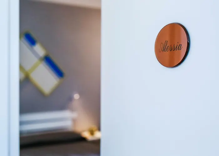 Alojamento de Acomodação e Pequeno-almoço Warmup - Parcheggio Incluso Nella Corte Interna 4*